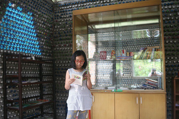 Một ng&ocirc;i nh&agrave; tuyệt đẹp x&acirc;y bằng 8.800 vỏ chai nhựa - Ảnh 8.