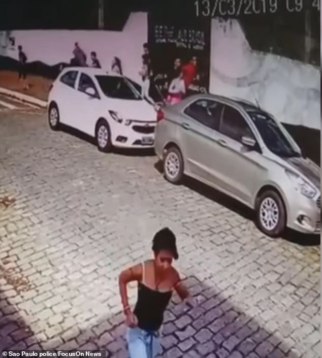 Brazil: Cựu học sinh v&agrave;o trường xả s&uacute;ng, 27 người thương vong - Ảnh 2.