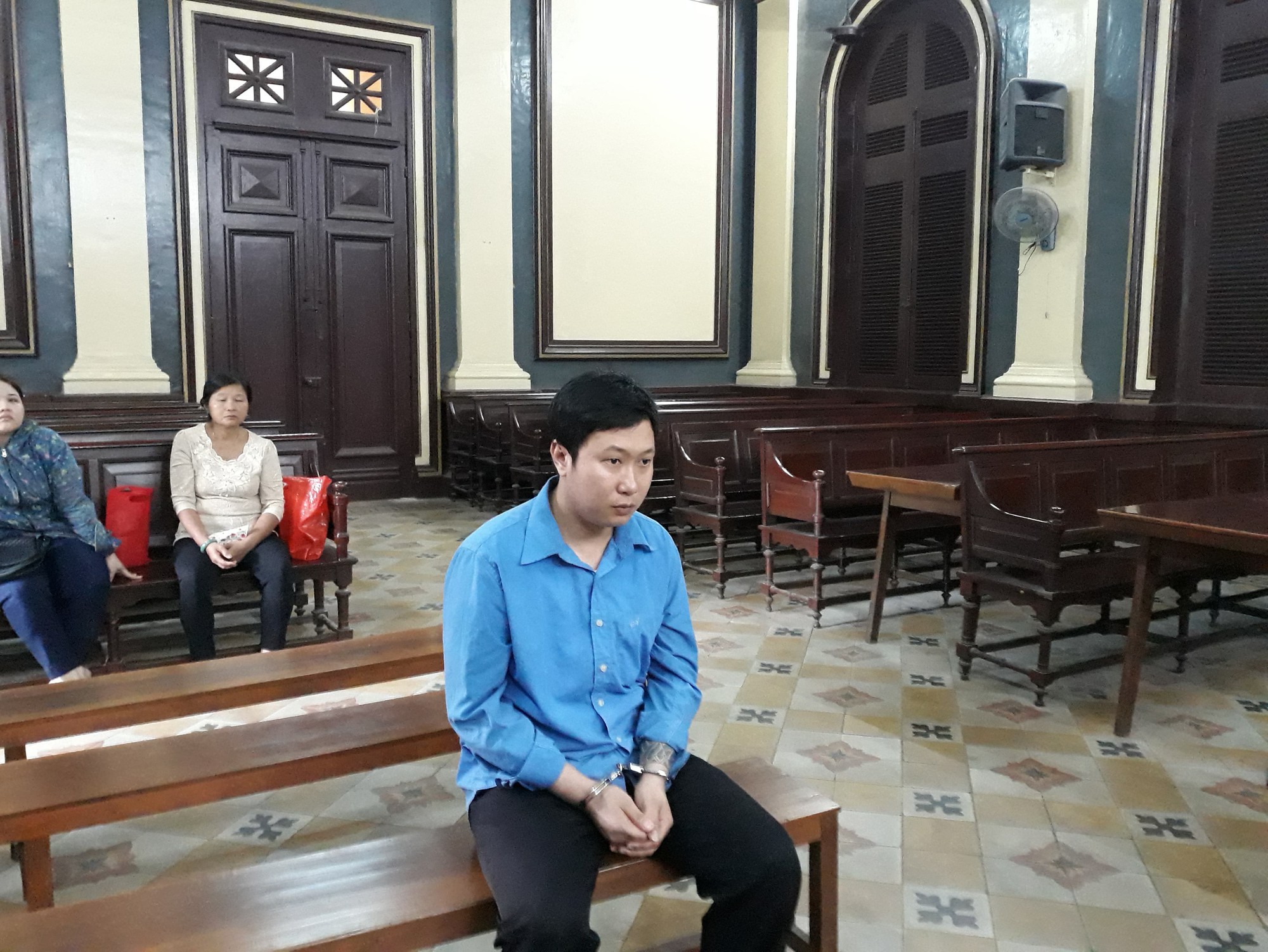 Nam thanh niên bị bắt khi đang đi bán ma túy ở quận 12