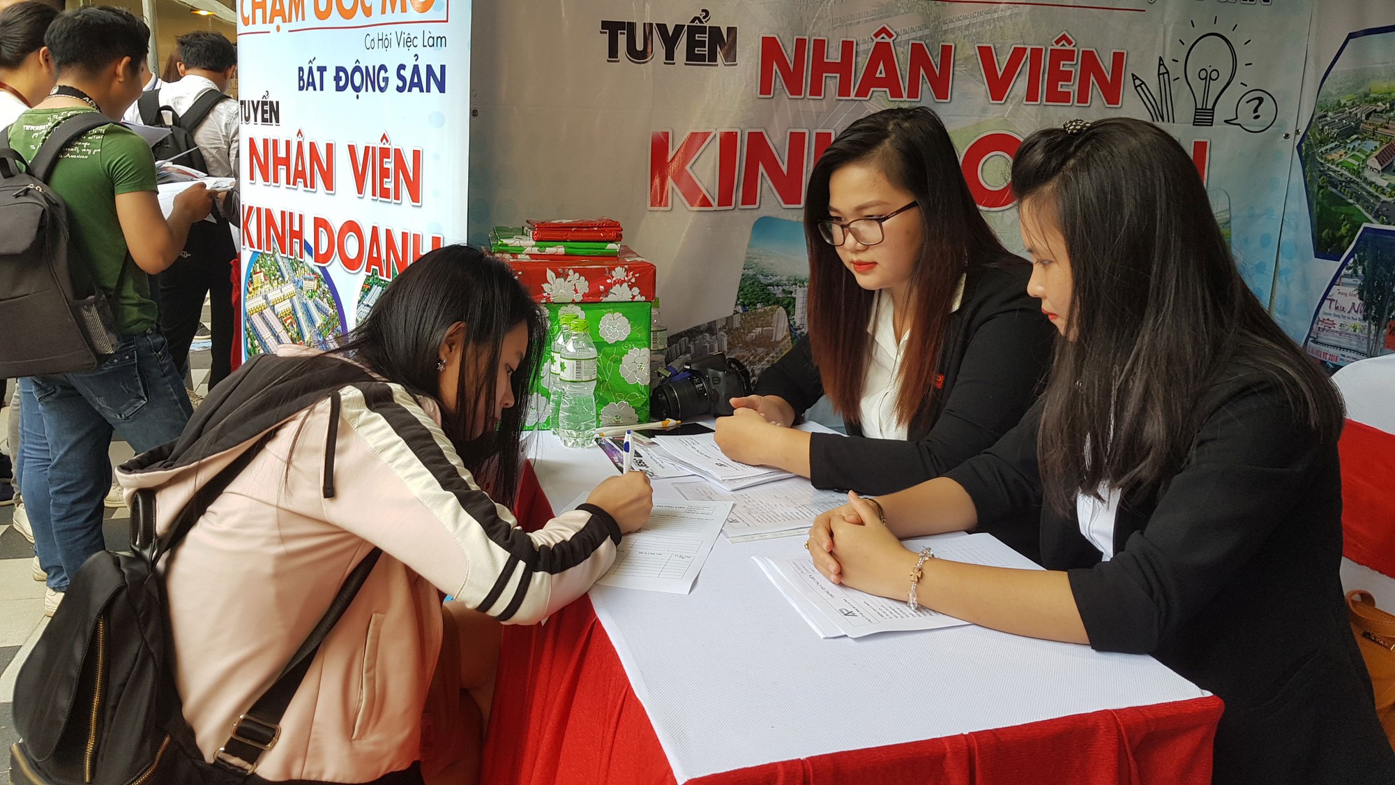 Tư vấn, giới thiệu việc làm cho sinh viên, bộ đội xuất ngũ