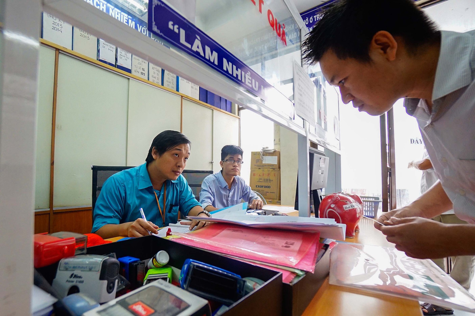 Thừa biên chế vẫn xin thêm
