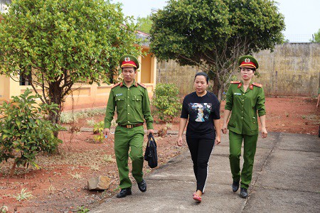 Dàn dựng tin nhắn của cán bộ ngân hàng để lừa đảo hàng chục tỉ đồng