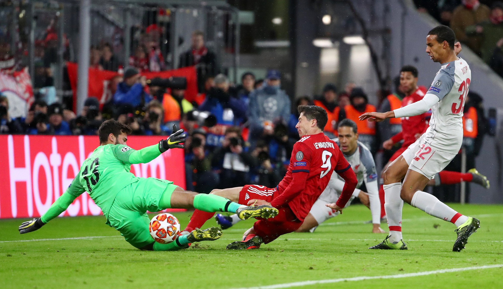 Hạ Bayern ở Hang h&ugrave;m, Liverpool đoạt v&eacute; tứ kết ngỡ ng&agrave;ng - Ảnh 3.