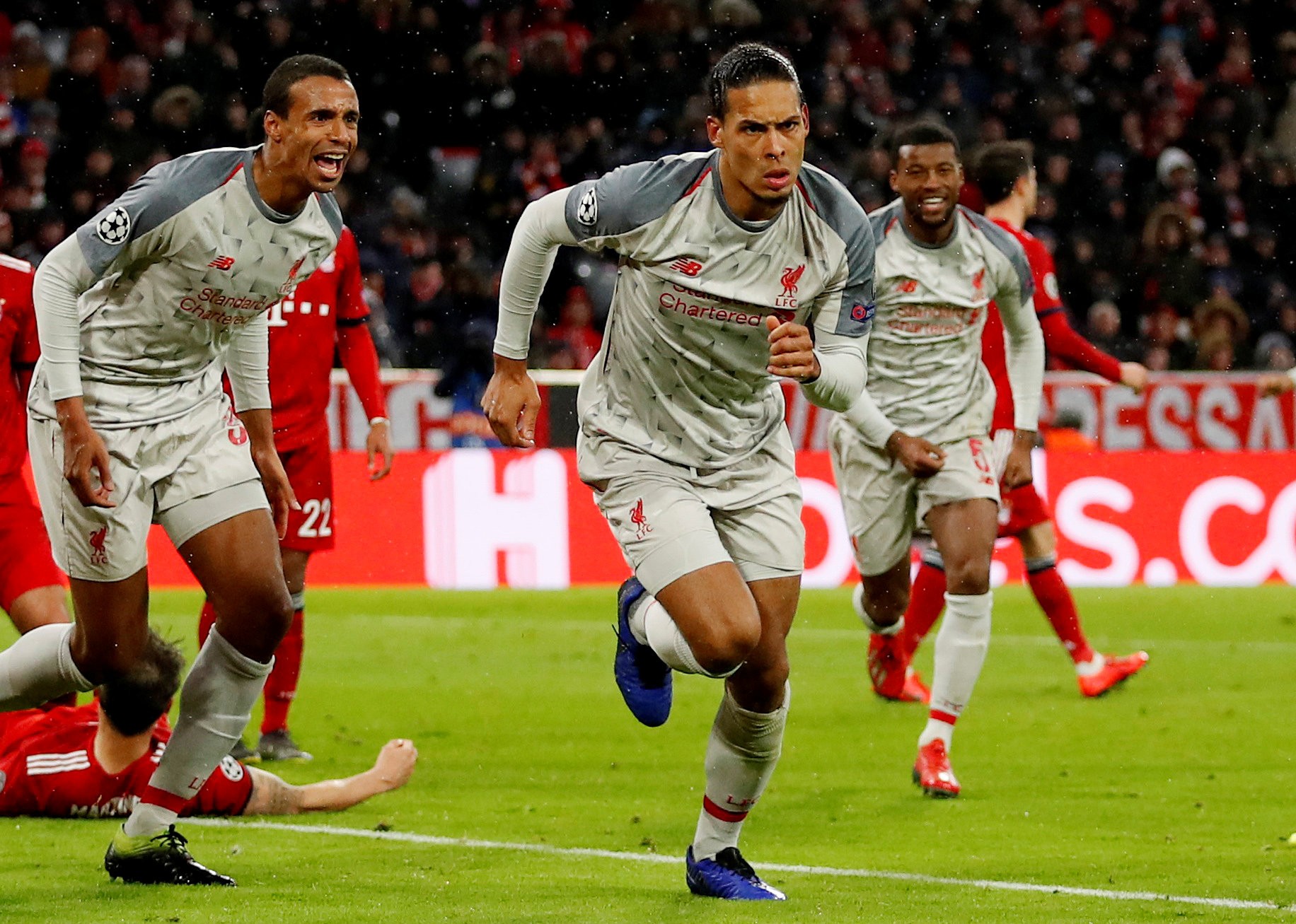 Hạ Bayern ở "Hang hùm", Liverpool hiên ngang vào tứ kết
