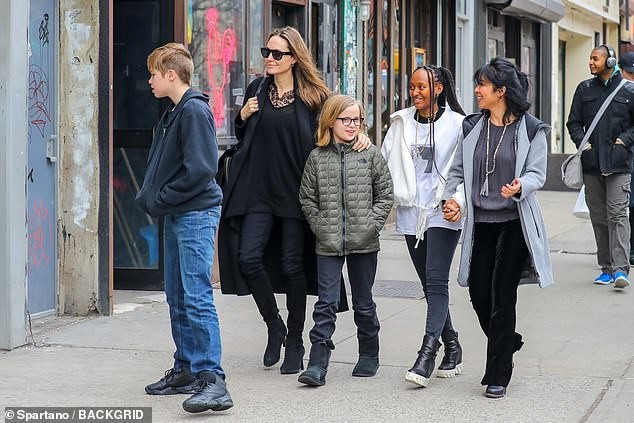 6 nh&oacute;c t&igrave; nh&agrave; Angelina Jolie c&agrave;ng lớn c&agrave;ng s&agrave;nh điệu - Ảnh 4.
