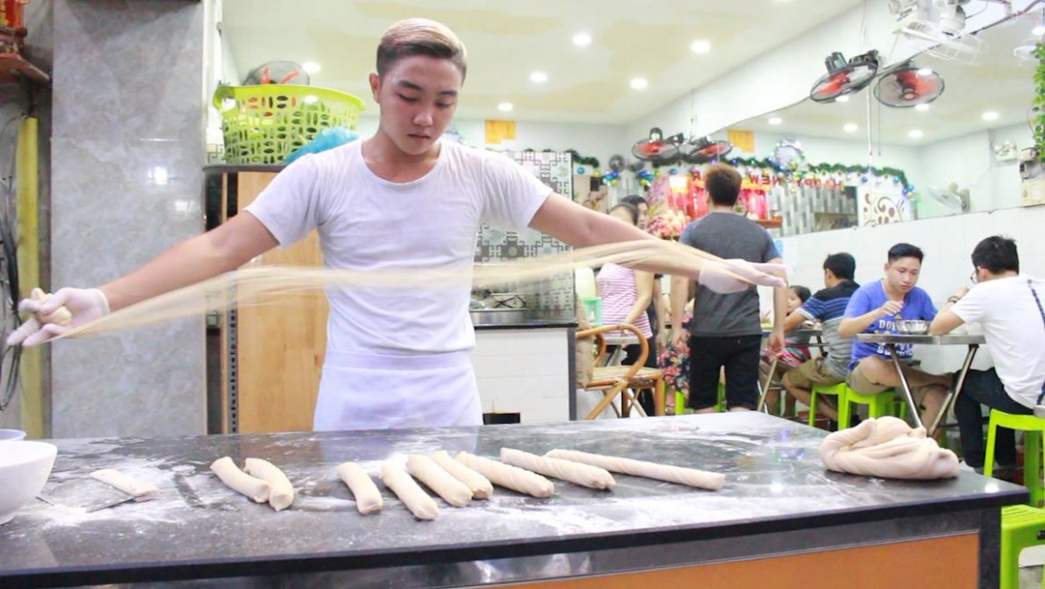 Qu&aacute;n m&igrave; k&eacute;o phong c&aacute;ch v&otilde; thuật Kungfu độc đ&aacute;o ở TP HCM - Ảnh 5.