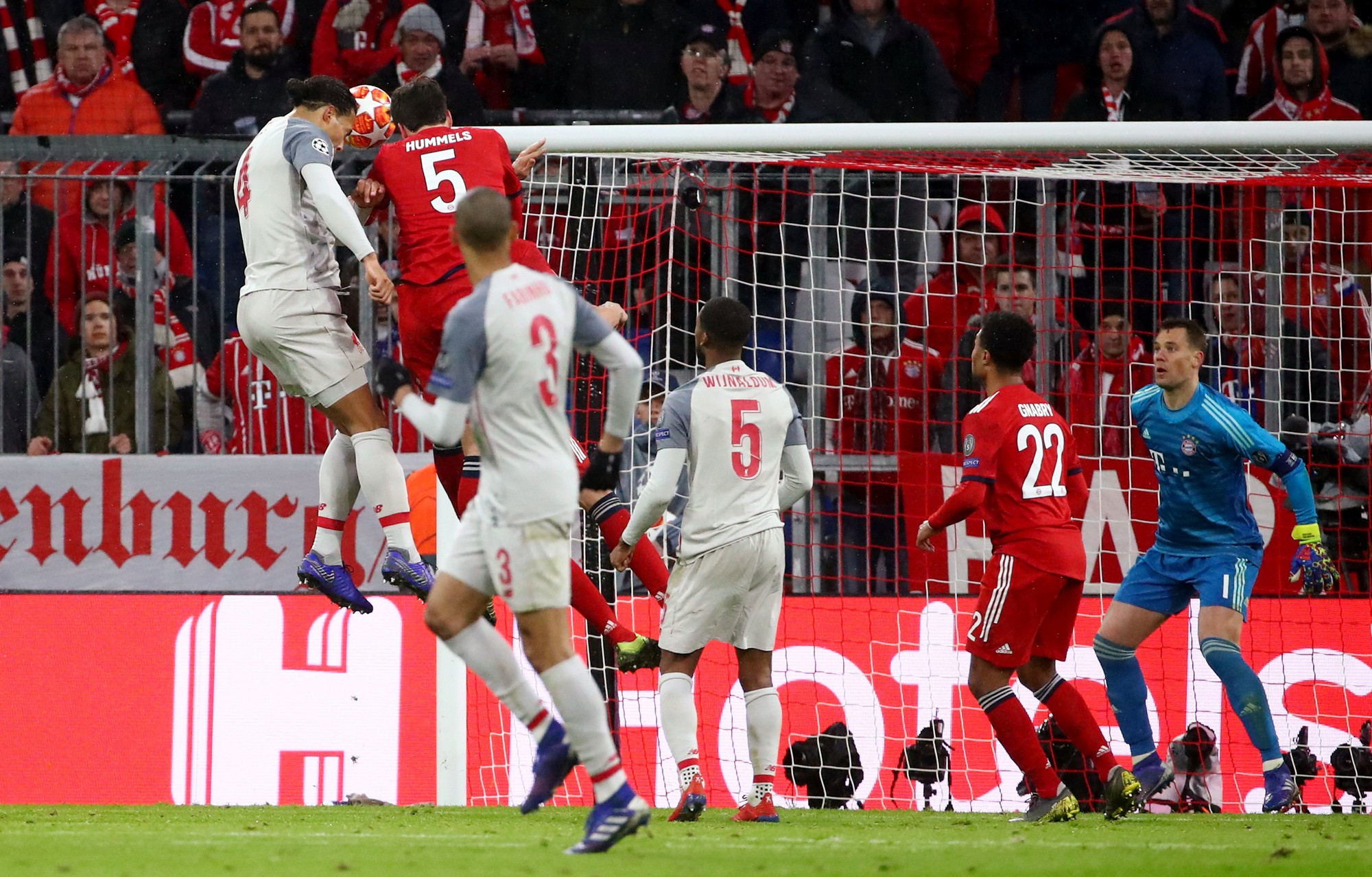 Hạ Bayern ở Hang h&ugrave;m, Liverpool đoạt v&eacute; tứ kết ngỡ ng&agrave;ng - Ảnh 6.