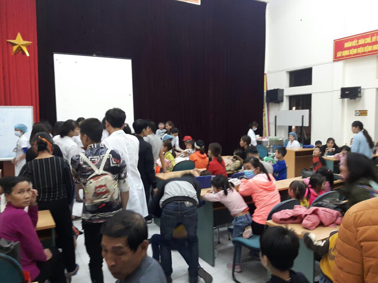 Vụ h&agrave;ng trăm trẻ nghi ăn thịt bẩn ở Bắc Ninh: Ph&aacute;t hiện 62 ch&aacute;u nhiễm s&aacute;n lợn - Ảnh 2.