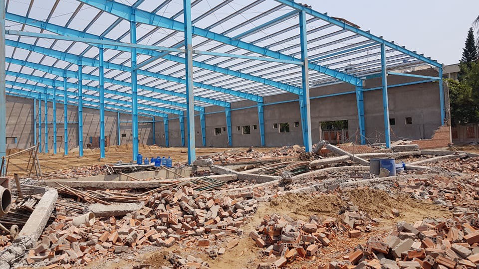 Sập tường công trình ở Vĩnh Long, 6 người tử vong - Ảnh 2.