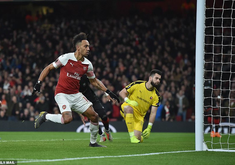 Chiến binh b&aacute;o đen tỏa s&aacute;ng, Arsenal ngược d&ograve;ng hạ Rennes - Ảnh 4.