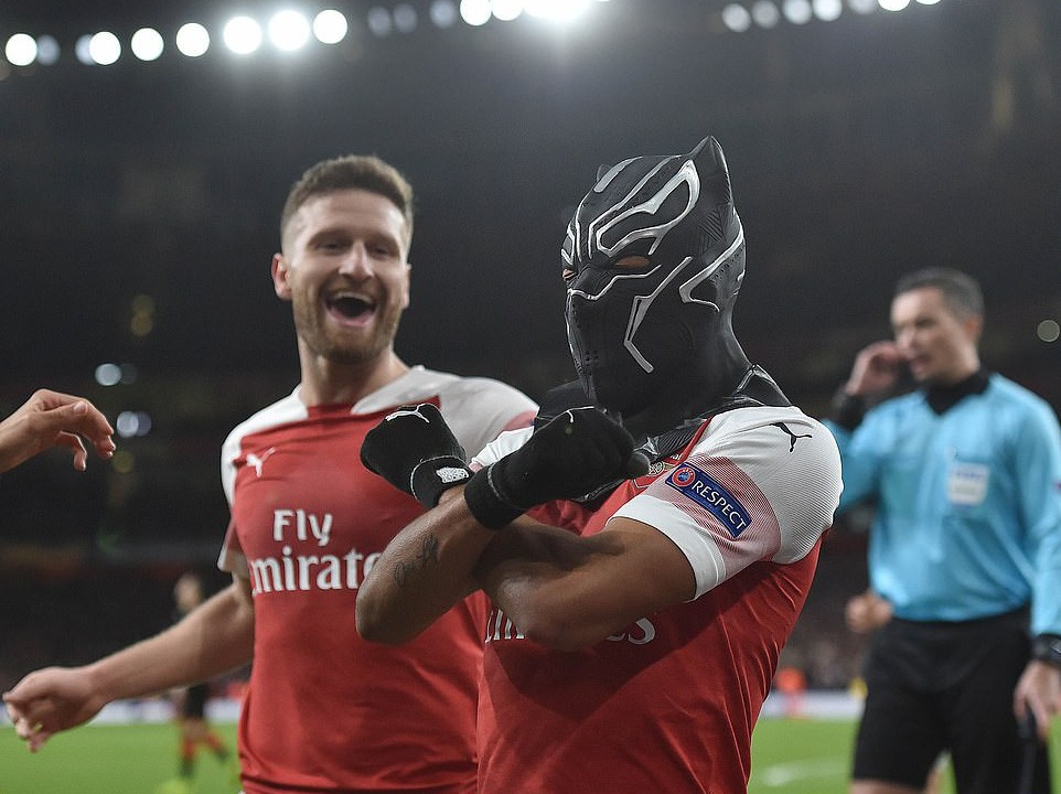 Tiết lộ sốc về những mặt nạ "siêu anh hùng Marvel" của Aubameyang