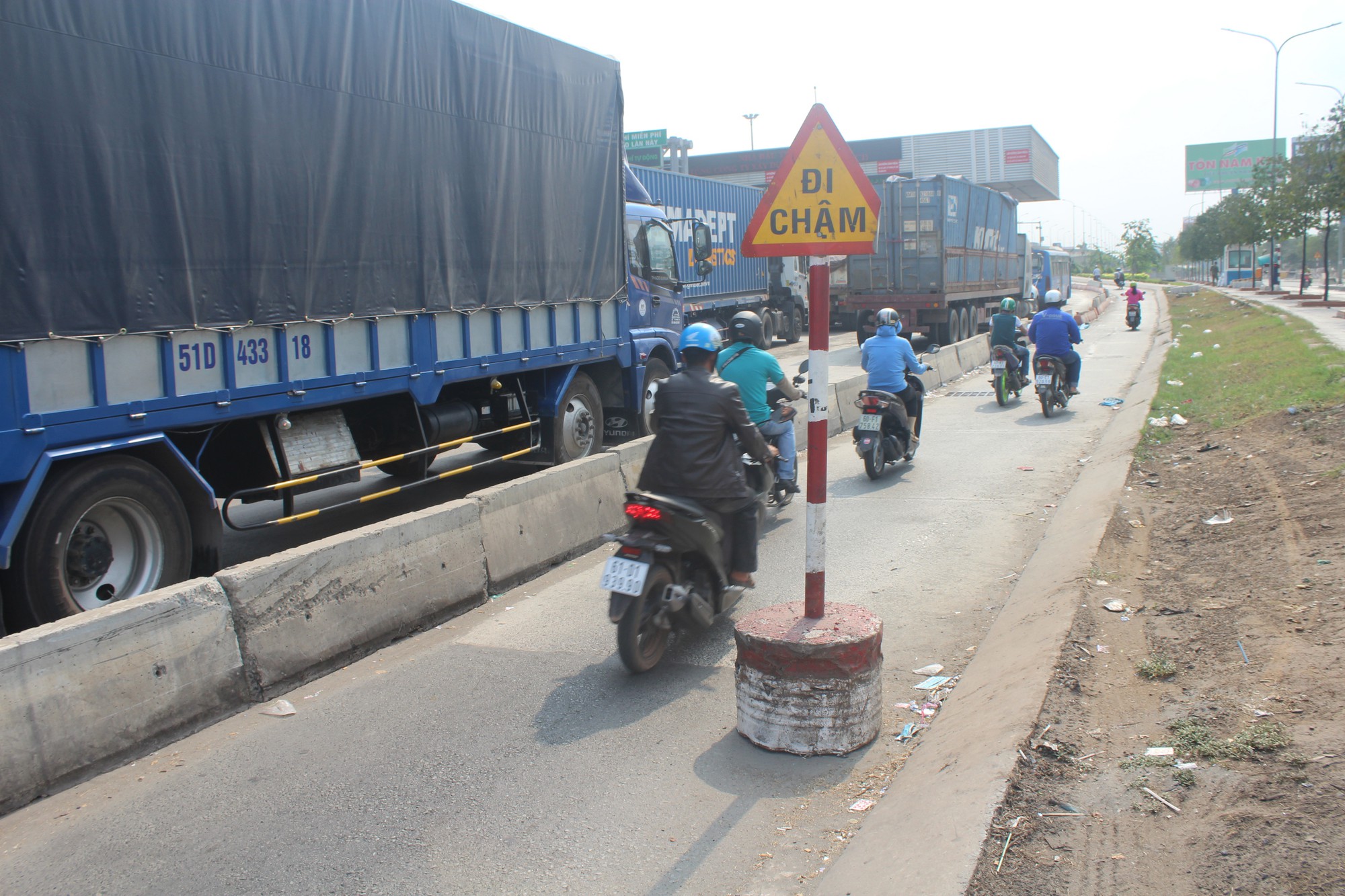 Nỗi lo dải phân cách bê-tông