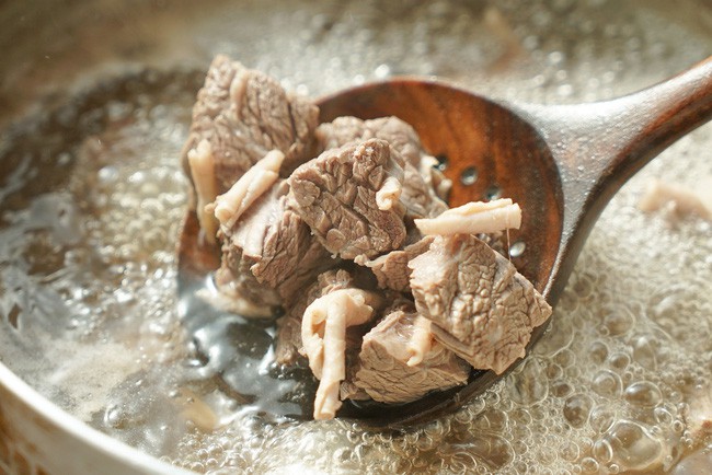 B&ograve; hầm bia mềm ngon bổ dưỡng - Ảnh 1.