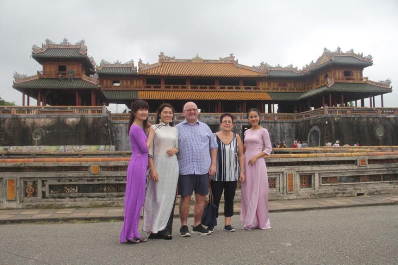 Hiến kế nâng cao giá trị áo dài Huế