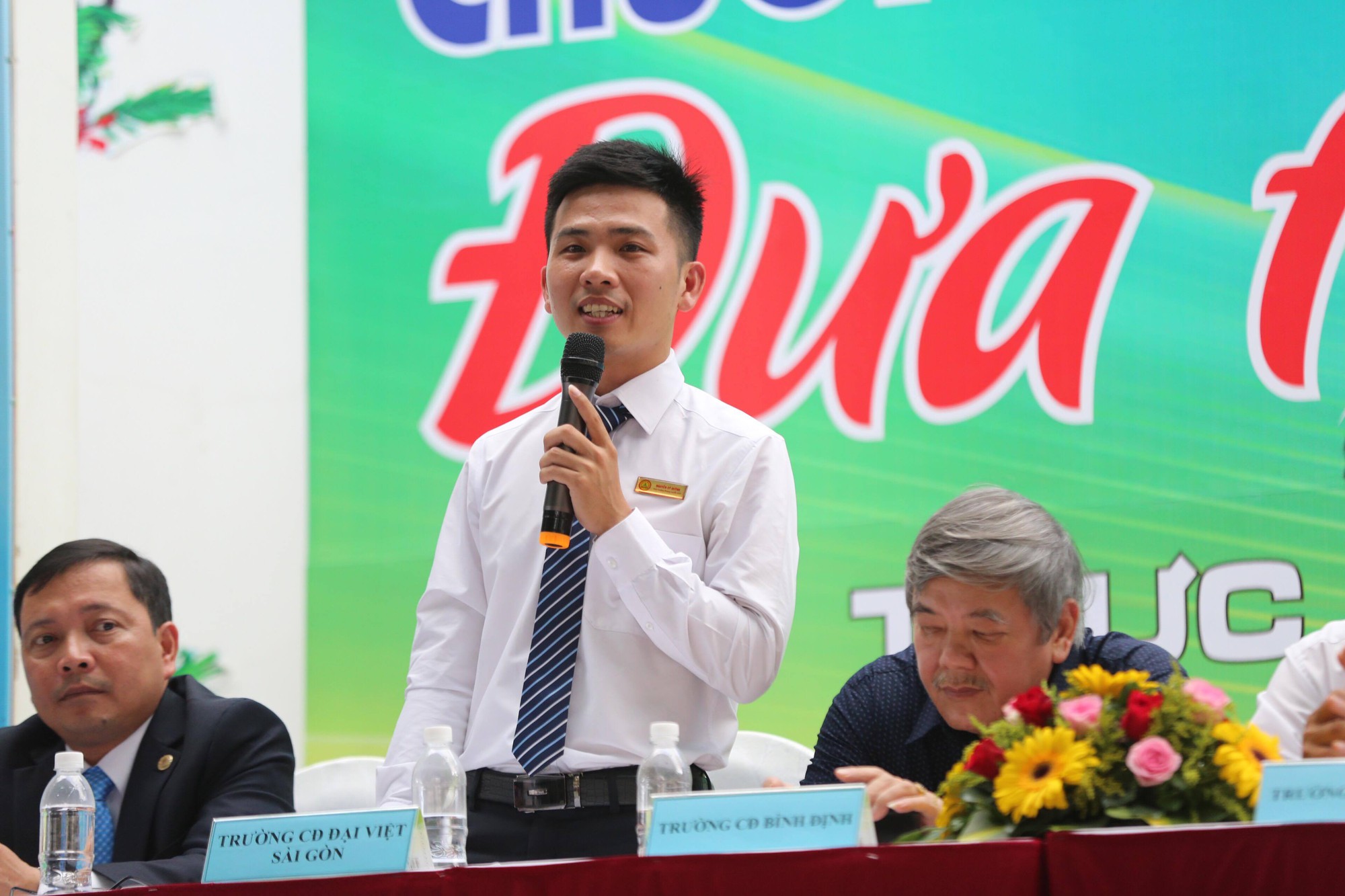 Đưa trường học đến th&iacute; sinh: Học ng&agrave;nh g&igrave; để kh&ocirc;ng thất nghiệp? - Ảnh 22.