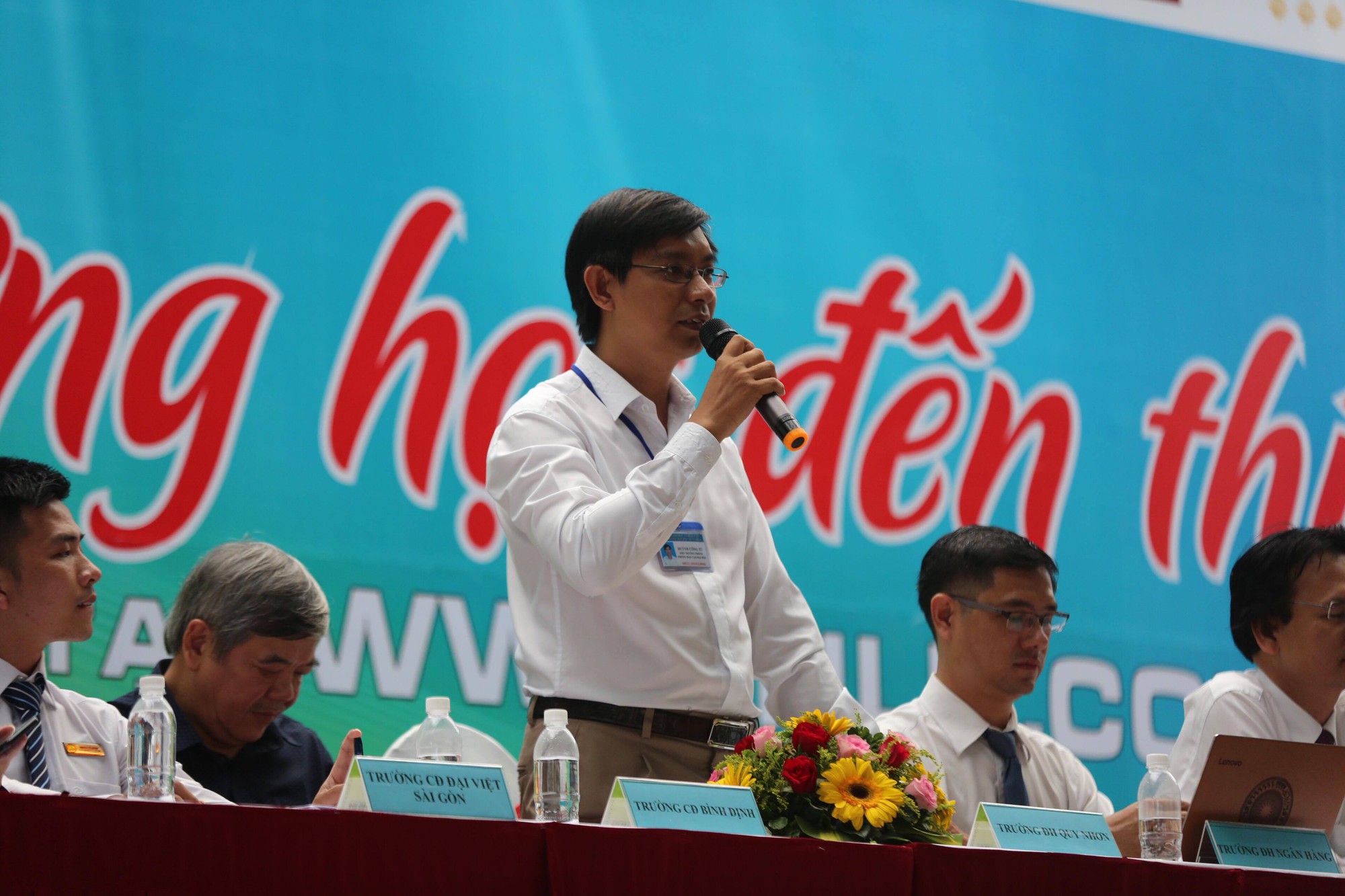 Đưa trường học đến th&iacute; sinh: Học ng&agrave;nh g&igrave; để kh&ocirc;ng thất nghiệp? - Ảnh 17.
