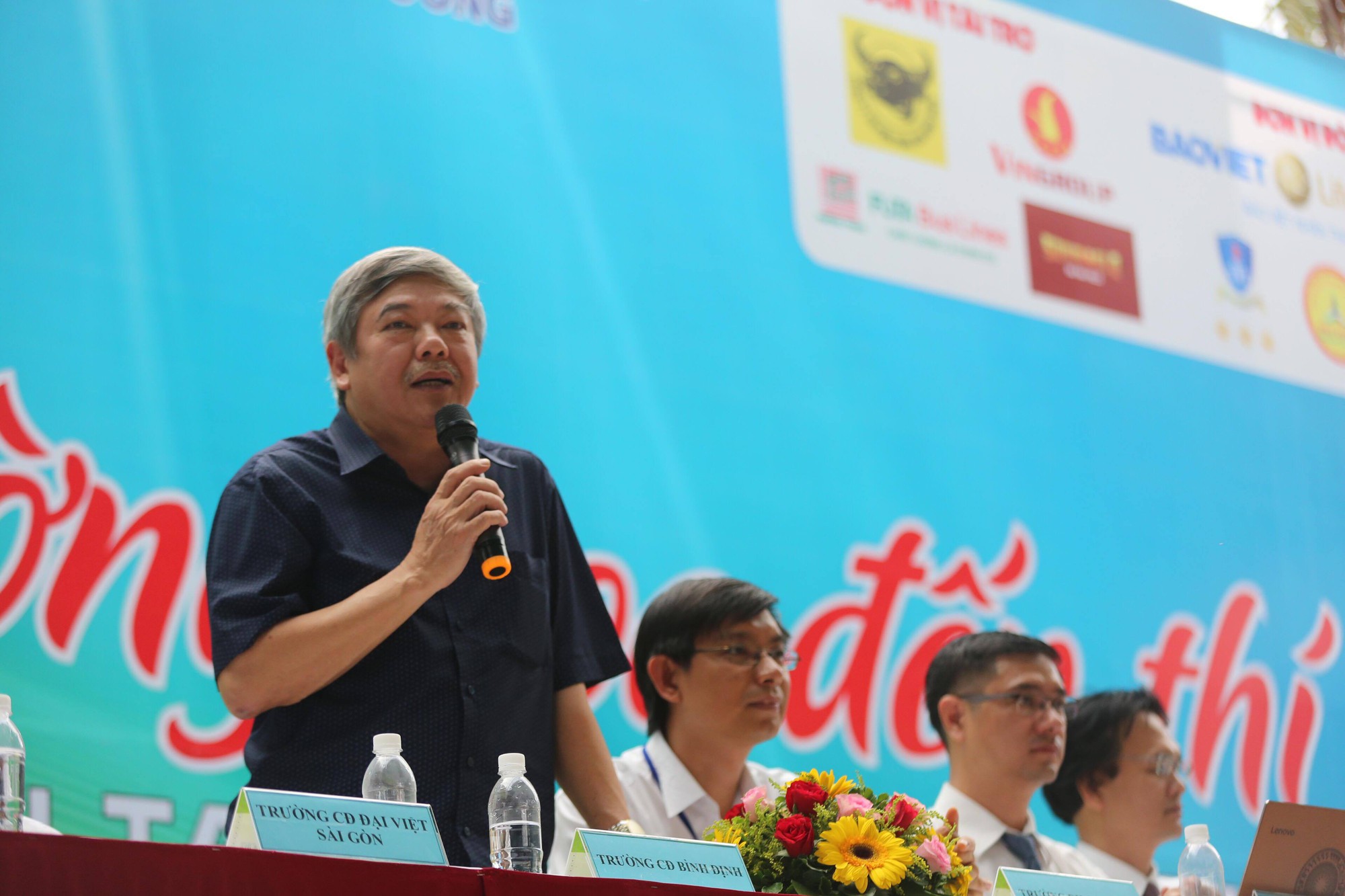 Đưa trường học đến th&iacute; sinh: Học ng&agrave;nh g&igrave; để kh&ocirc;ng thất nghiệp? - Ảnh 10.