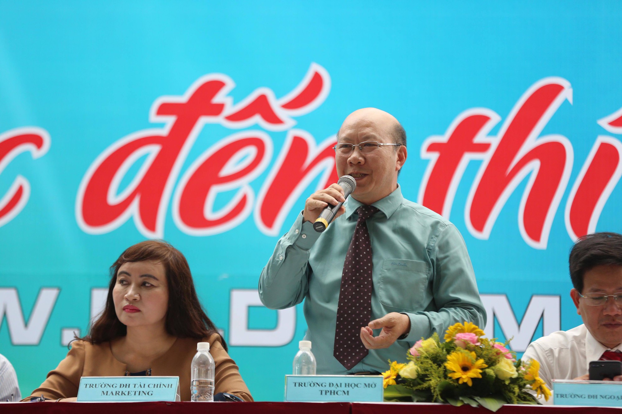 Đưa trường học đến th&iacute; sinh: Học ng&agrave;nh g&igrave; để kh&ocirc;ng thất nghiệp? - Ảnh 23.