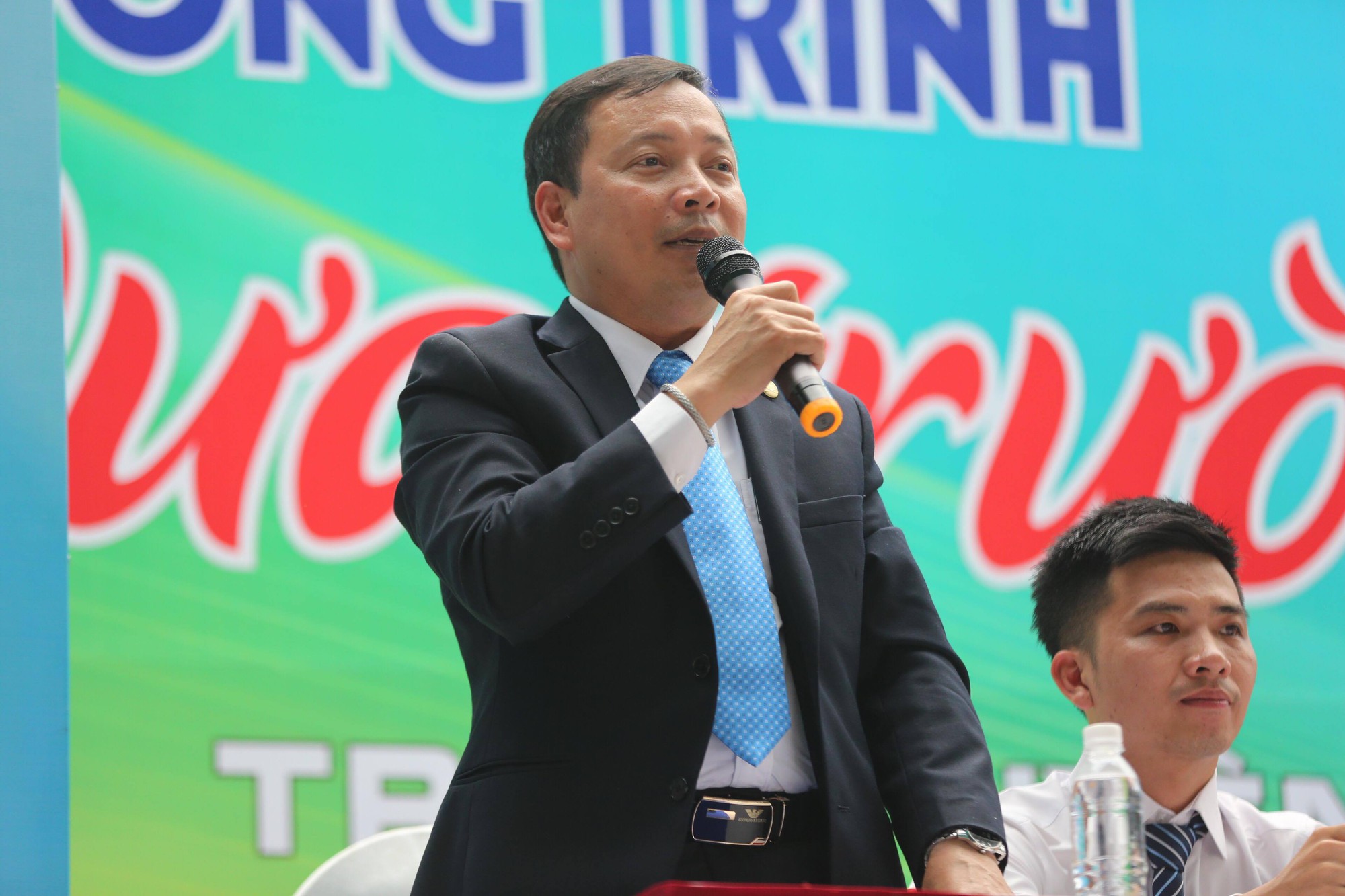 Đưa trường học đến th&iacute; sinh: Học ng&agrave;nh g&igrave; để kh&ocirc;ng thất nghiệp? - Ảnh 8.