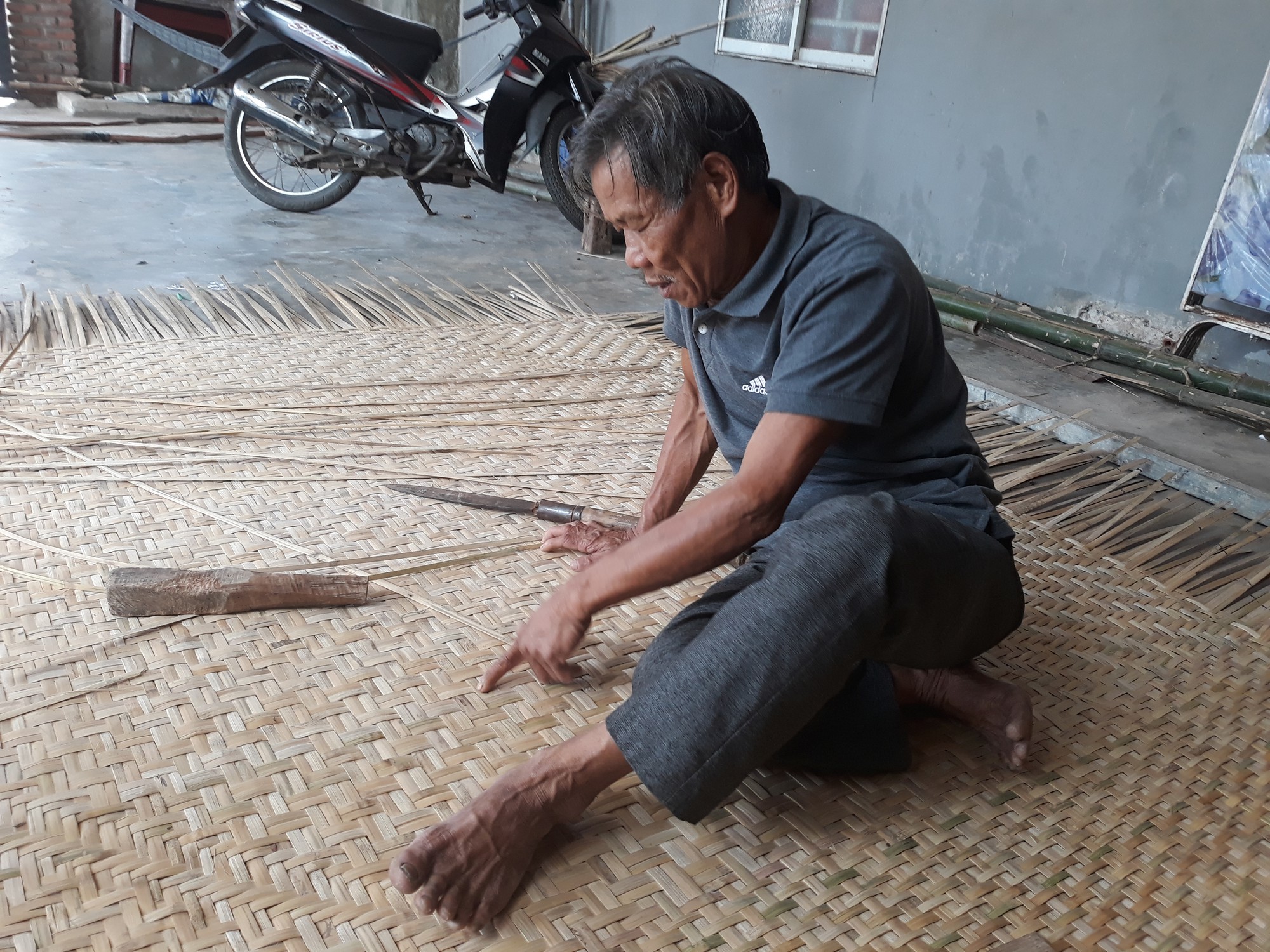 Kỳ công nghề đan thuyền thúng ở xứ Quảng - Ảnh 8.