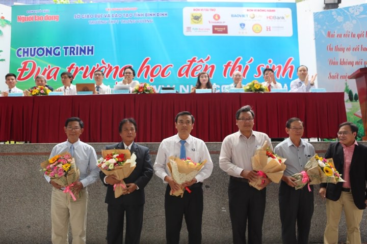 Đưa trường học đến th&iacute; sinh: Học ng&agrave;nh g&igrave; để kh&ocirc;ng thất nghiệp? - Ảnh 30.