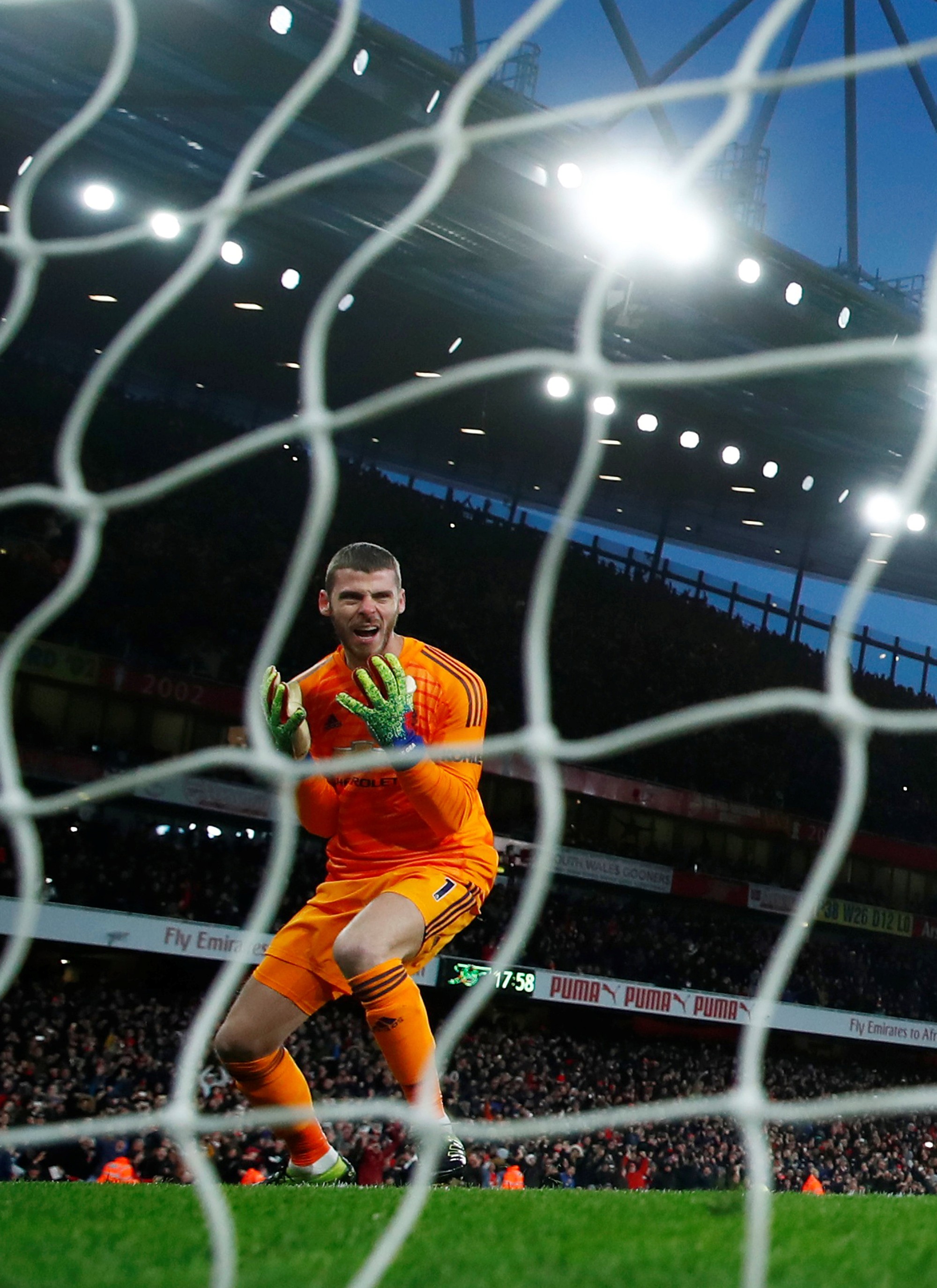 HLV Zidane muốn đưa De Gea về Real Madrid - Ảnh 1.