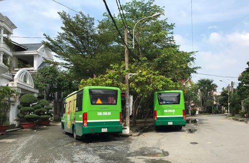 Tắc bến b&atilde;i cho xe bu&yacute;t - Ảnh 1.