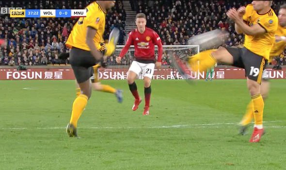 Nghi án trọng tài Atkinson tiếp tay loại Man United ở FA Cup? - Ảnh 6.