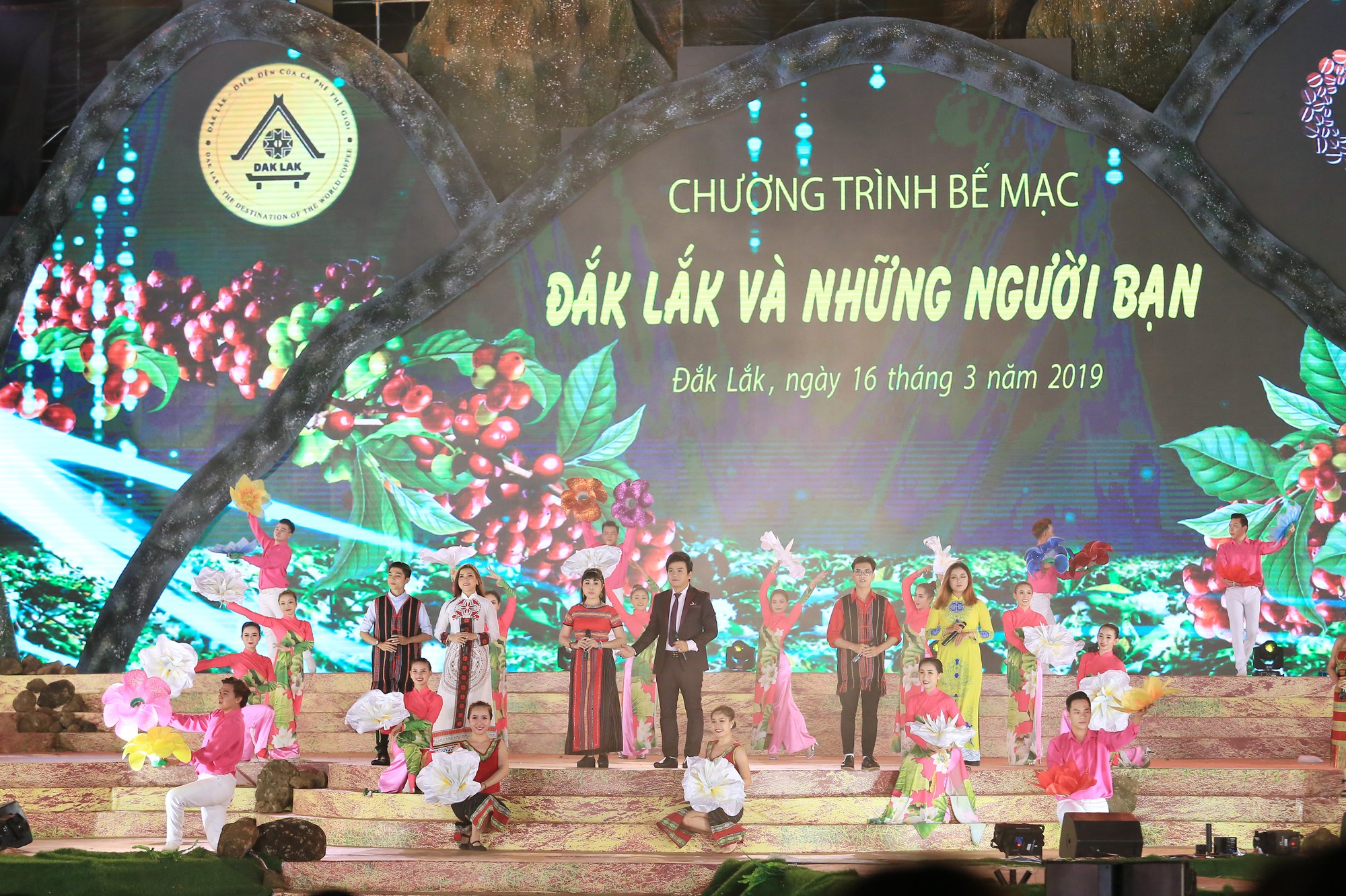 Đ&ocirc;ng Nhi, Noo Phước Thịnh... ch&aacute;y hết m&igrave;nh tại đ&ecirc;m bế mạc Lễ hội C&agrave; ph&ecirc; - Ảnh 7.