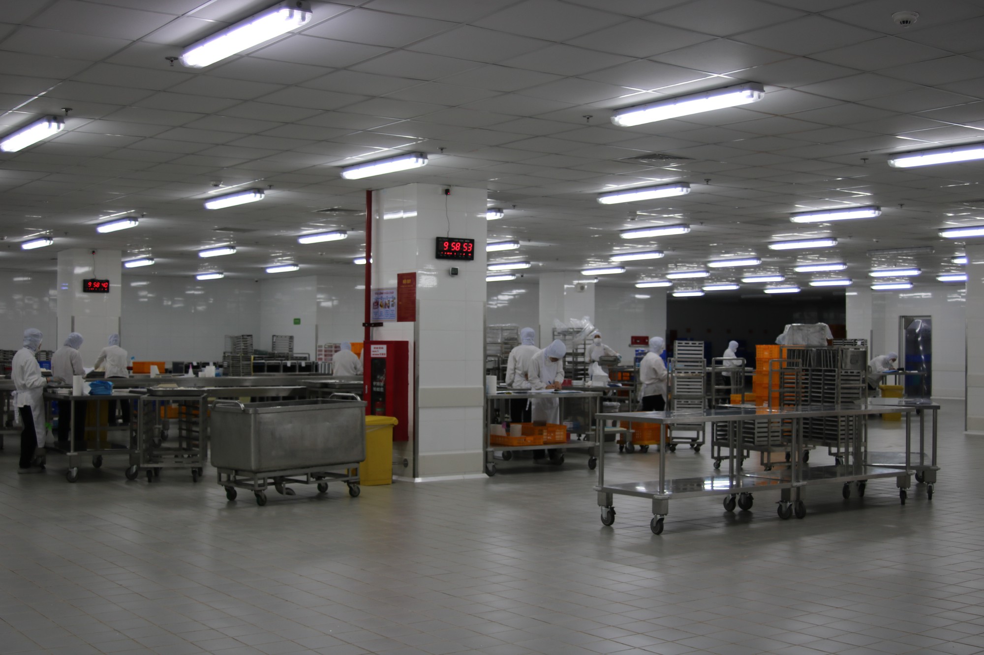 Khám phá bếp ăn đặc biệt làm 22.000 suất ăn/ngày cho các chuyến bay - Ảnh 35.