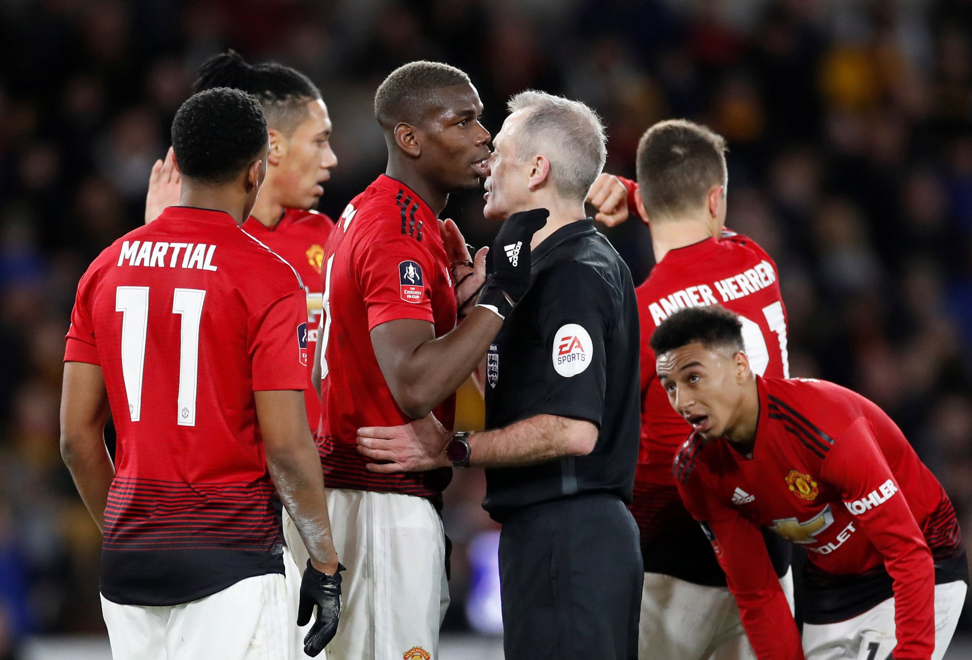 Nghi án trọng tài Atkinson tiếp tay "loại" Man United ở FA Cup?