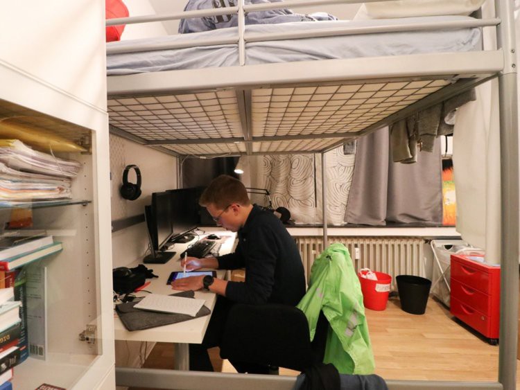 Nils Reichardt: 17 tuổi đã điều hành startup riêng - Ảnh 3.