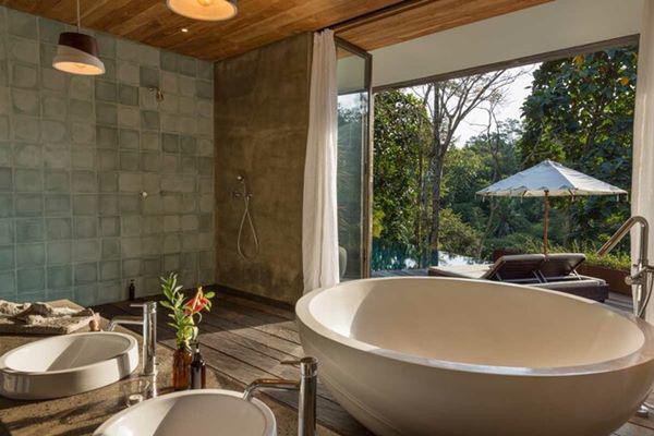 Căn nh&agrave; giữa rừng rậm vừa đẹp vừa tiện nghi - Ảnh 14.