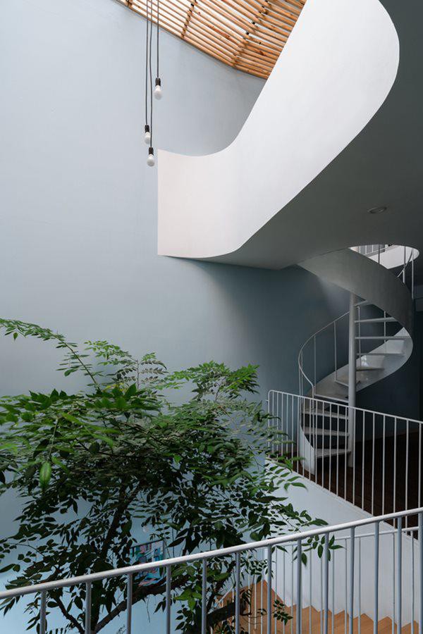 Từ cấp 4 &ldquo;h&oacute;a&rdquo; 3 tầng, gia chủ thực sự ngỡ ng&agrave;ng - Ảnh 6.