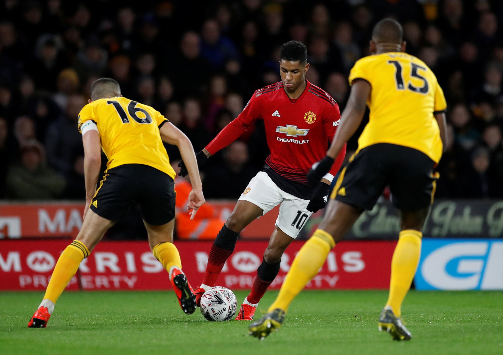 Nghi án trọng tài Atkinson tiếp tay loại Man United ở FA Cup? - Ảnh 2.