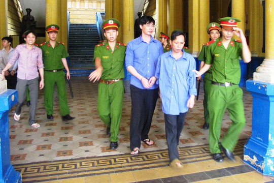 Dễ dàng "cắn" tiền tỉ nhờ nhận làm giấy phép kinh doanh karaoke