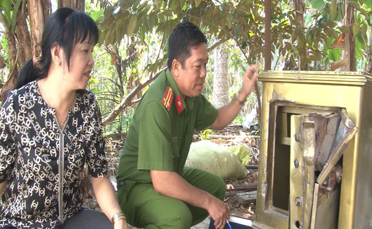 Tên trộm bất lương đục két sắt nhà chị Cám "hốt" sạch tài sản