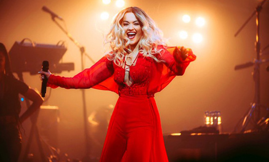 Rita Ora chọn trang phục Việt Nam cho tour diễn Phoenix