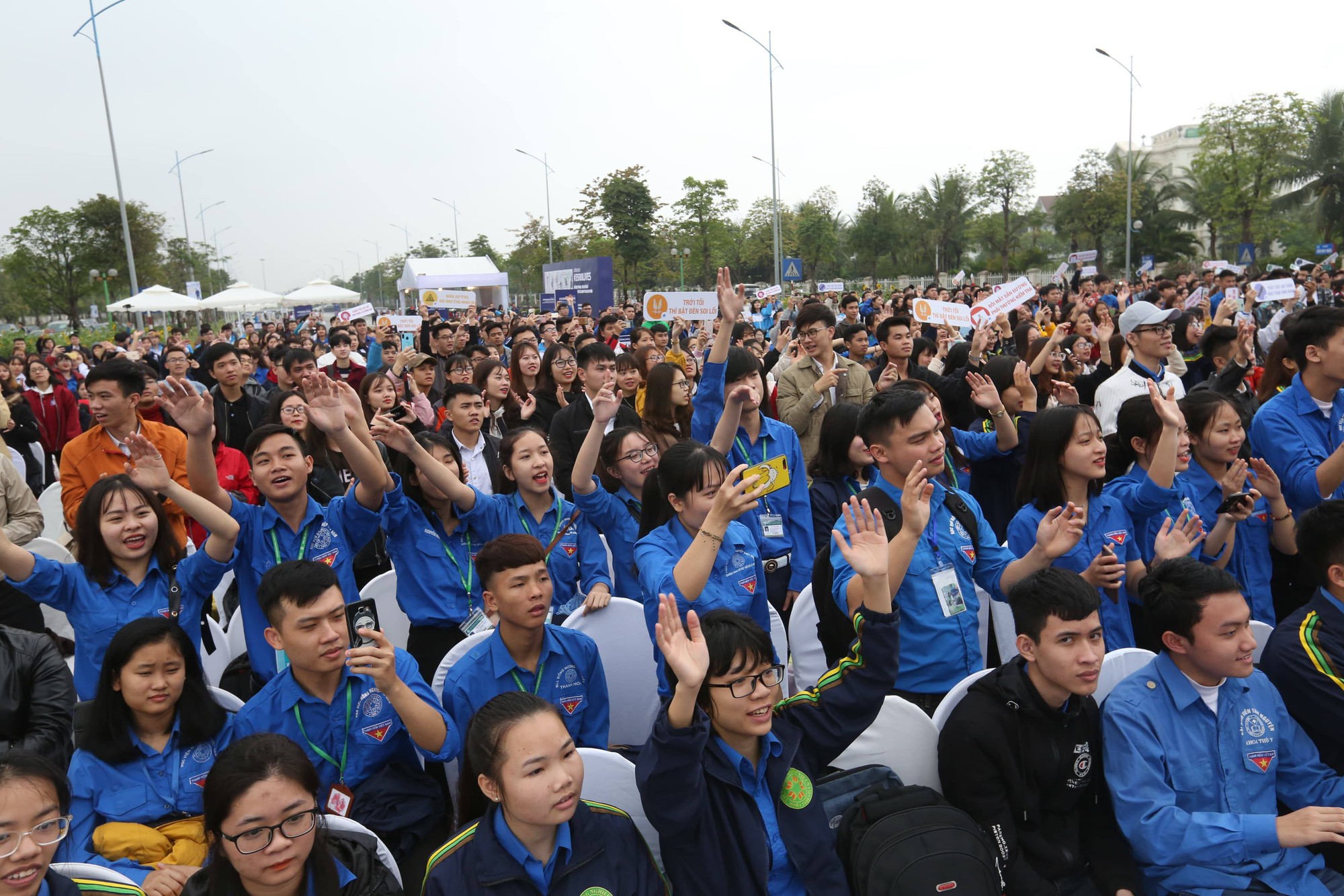 Ph&aacute;t động chiến dịch An to&agrave;n giao th&ocirc;ng #3500 sinh mạng - Ảnh 2.