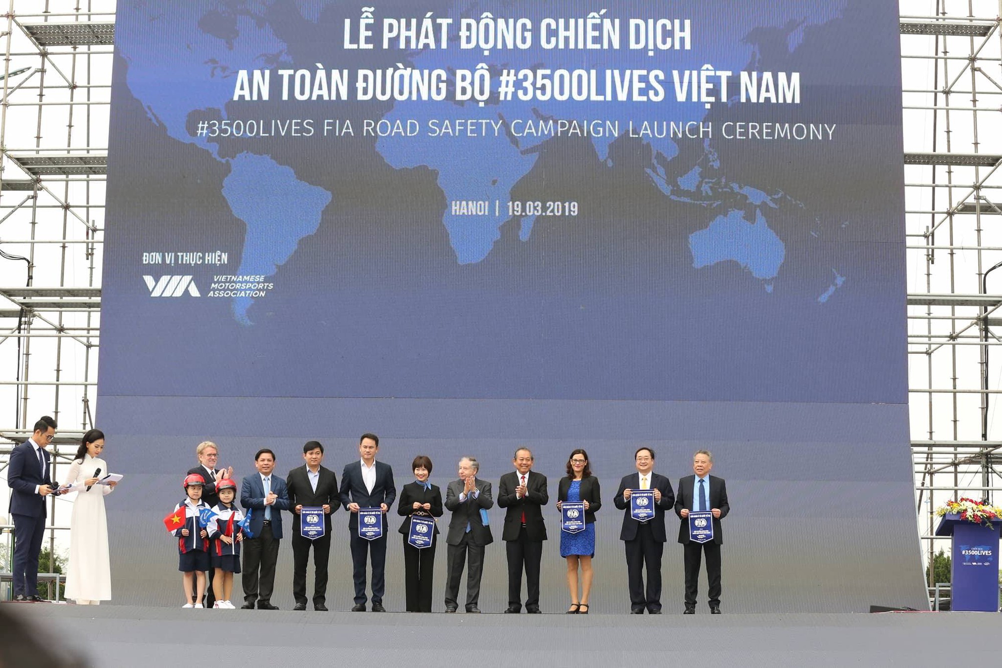 Ph&aacute;t động chiến dịch An to&agrave;n giao th&ocirc;ng #3500 sinh mạng - Ảnh 1.