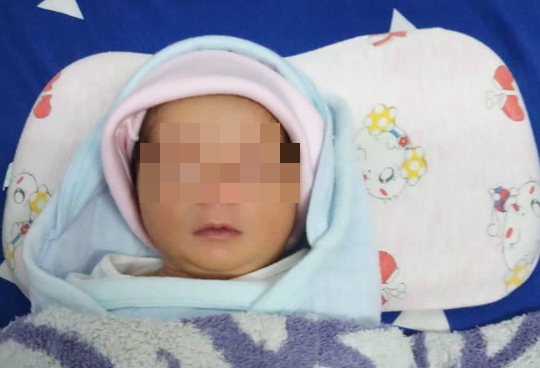 Nữ chủ tịch phường “khó xử” vì bị đòi lại con nuôi