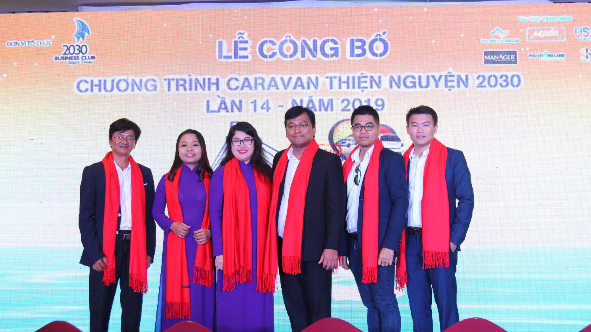 CLB Doanh nhân 2030 tặng hơn 1,6 tỉ đồng giúp học sinh đến trường