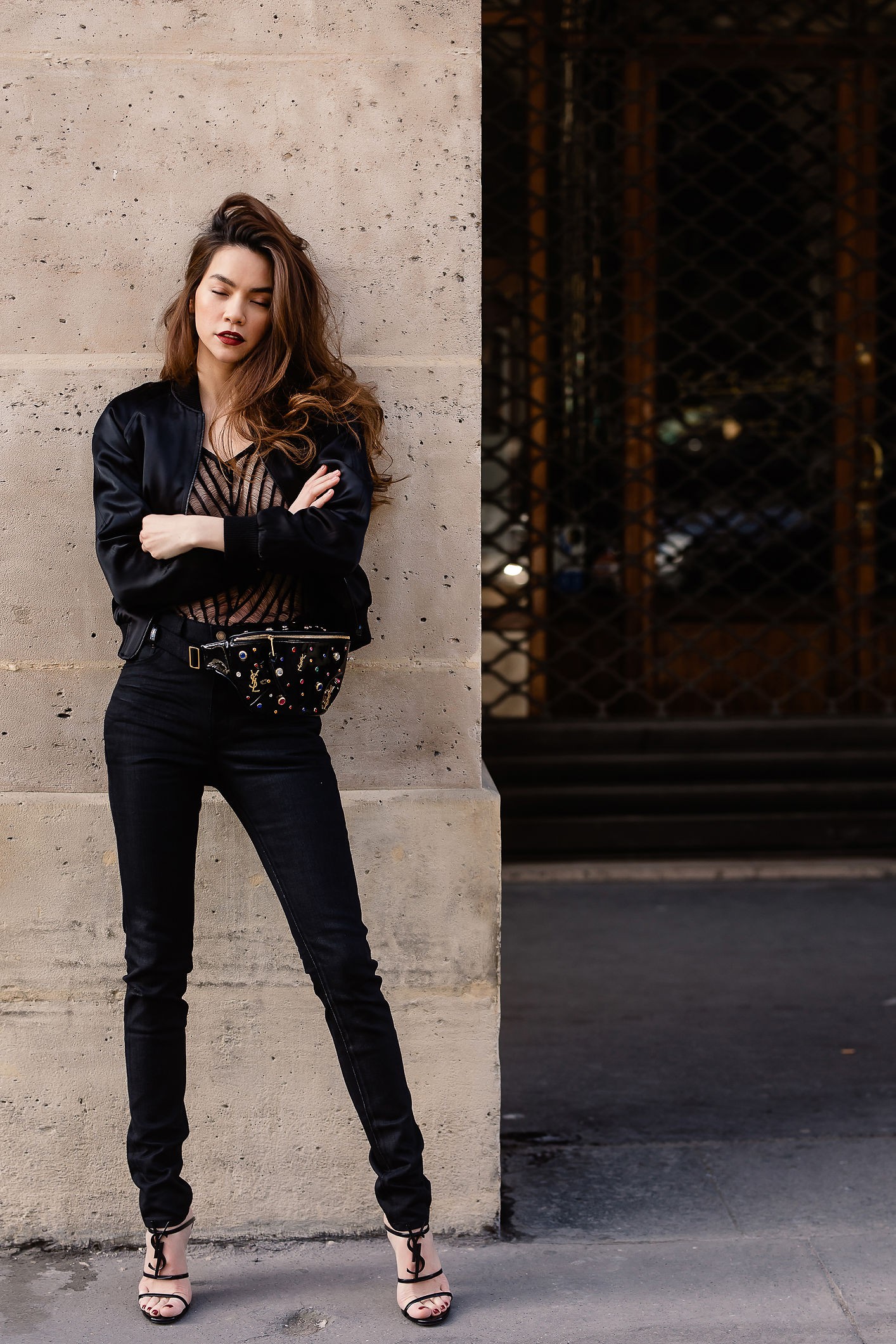 Hồ Ngọc H&agrave; gợi cảm giữa Paris fashion week - Ảnh 2.