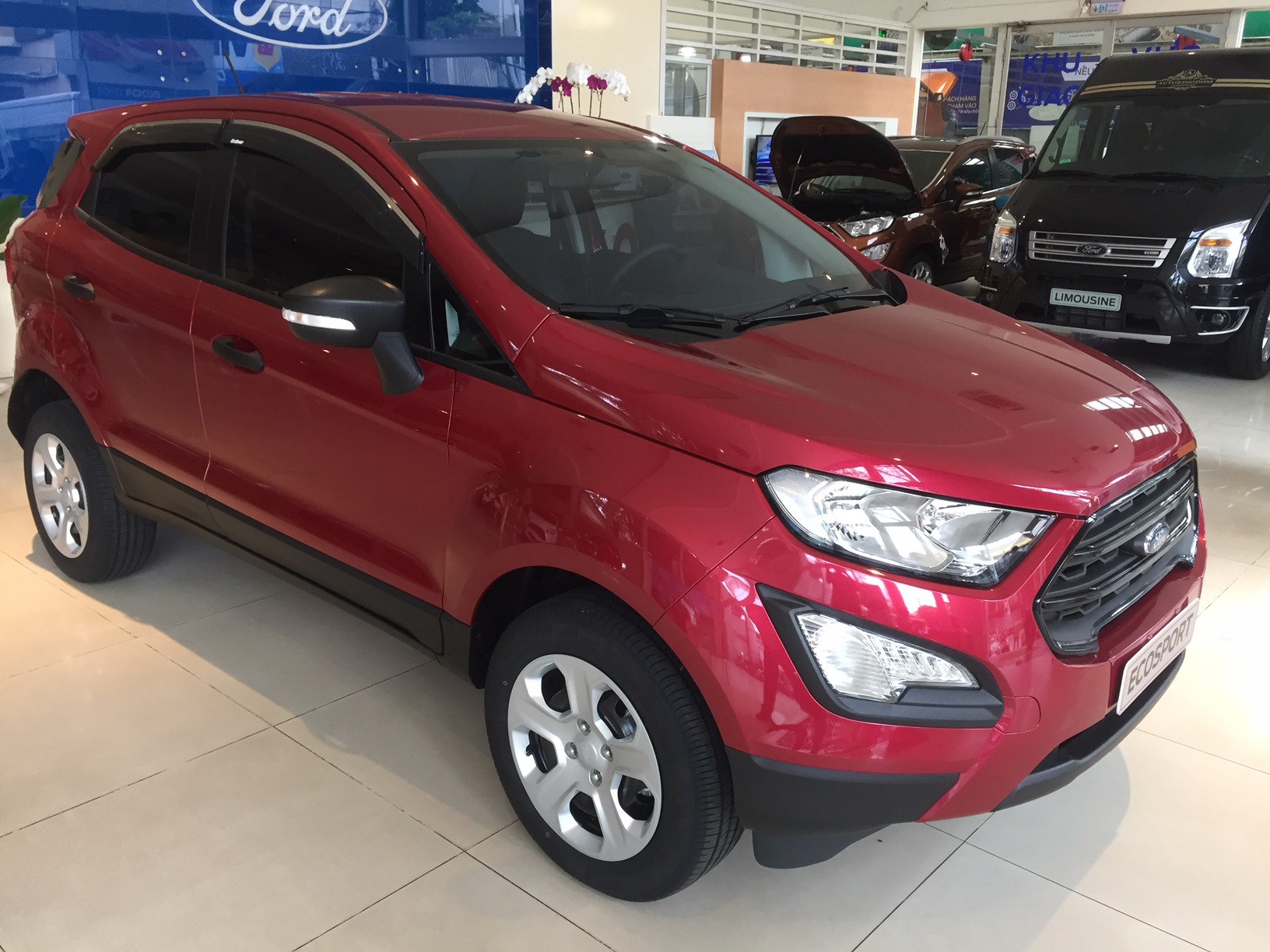 Thị trường &ocirc;t&ocirc; ế ẩm sau Tết, đại l&yacute; hết b&aacute;n bia k&egrave;m lạc - Ảnh 4.
