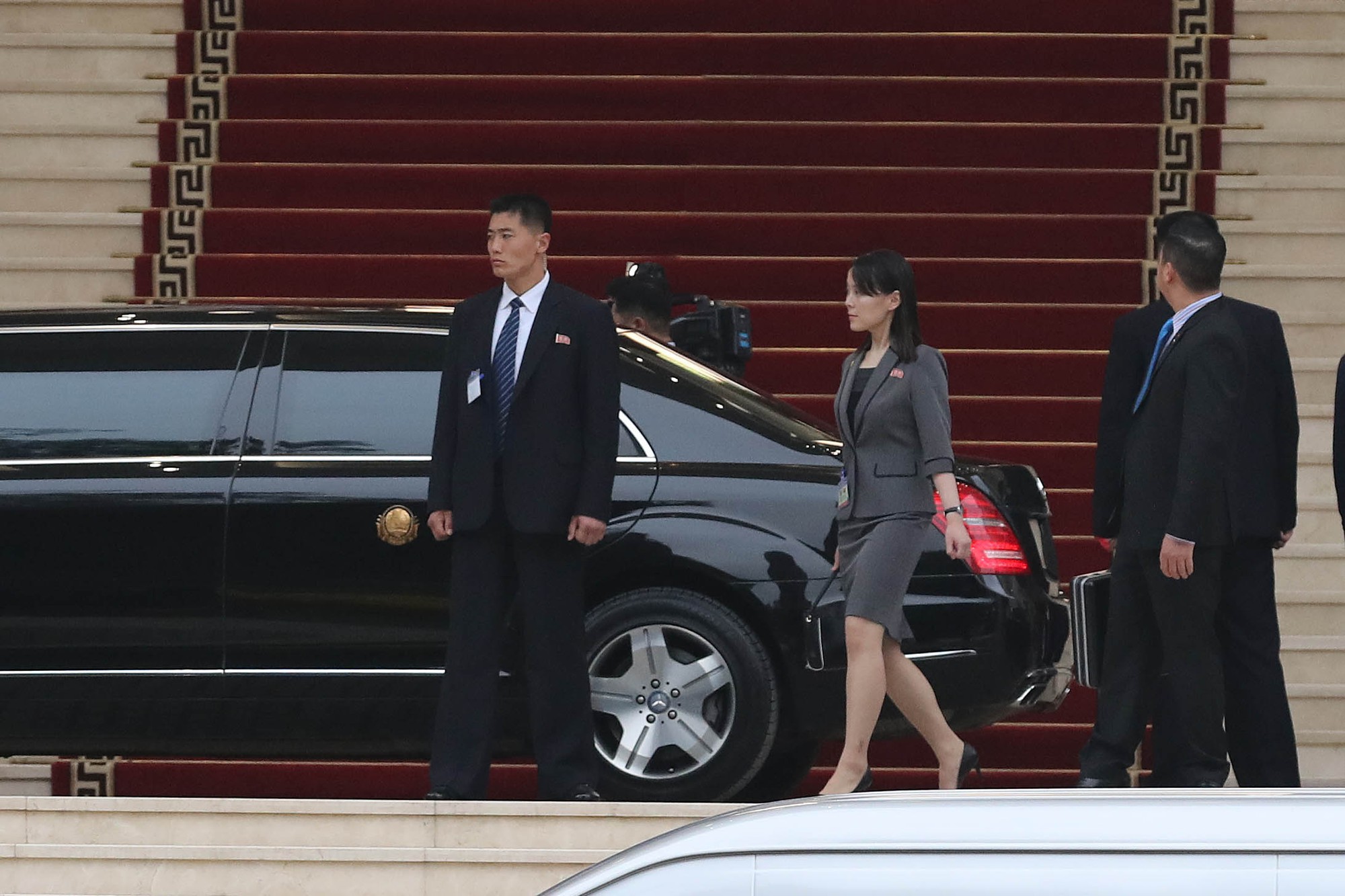 Cận cảnh những b&oacute;ng hồng quyền lực trong đo&agrave;n Chủ tịch Kim Jong-un - Ảnh 3.