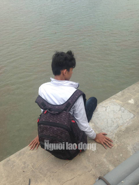 Bị ngăn cản chuyện tình cảm, nam thanh niên nhiều lần ra cầu Cần Thơ tự vẫn - Ảnh 1.