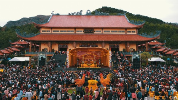 Yêu cầu làm rõ thông tin chùa Ba Vàng truyền bá vong báo oán, giải nghiệp thu tiền tỉ - Ảnh 2.