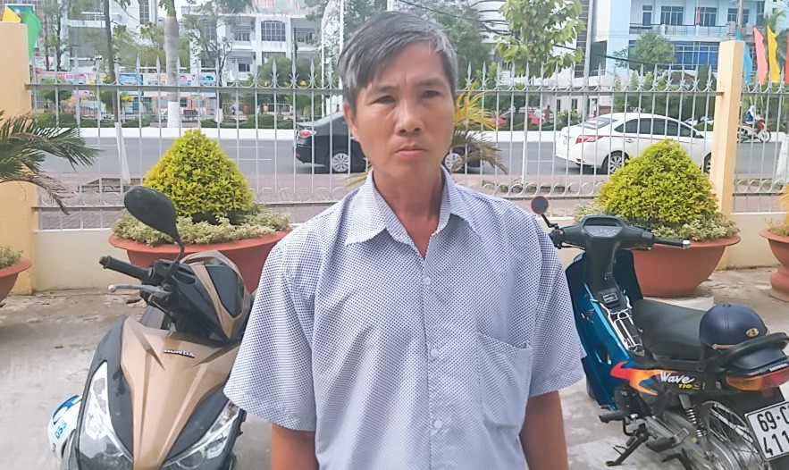 Cái kết bất ngờ vụ tranh chấp tờ vé số độc đắc giữa ông ve chai và vợ bạn nhậu
