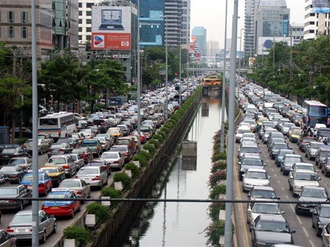 Nỗi &aacute;m ảnh mang t&ecirc;n xe hơi của người d&acirc;n v&agrave; du kh&aacute;ch đến Th&aacute;i Lan - Ảnh 4.