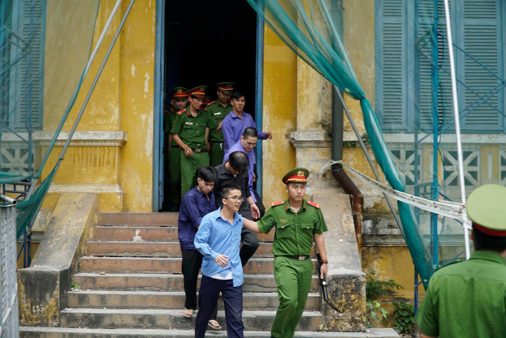 Vì sao nguyên thượng úy CSGT và đồng phạm không phạm tội giết người?